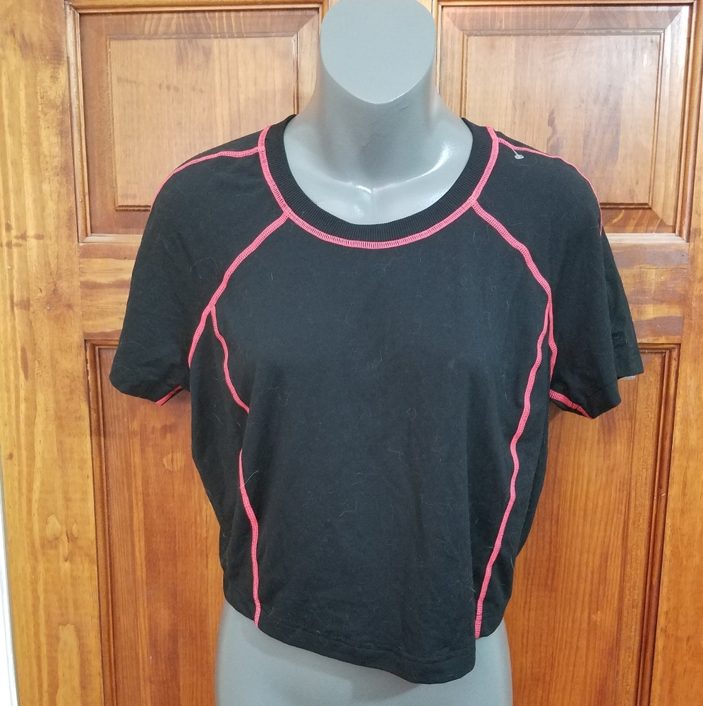 Black and pink crop top
